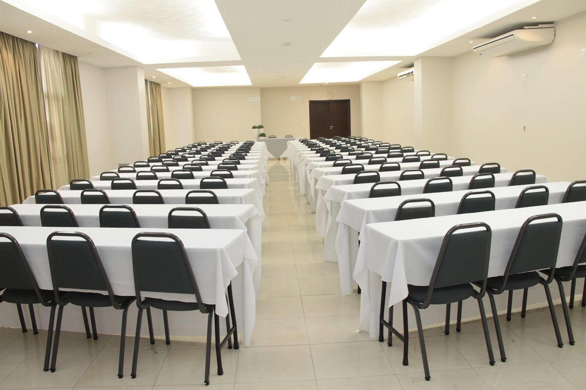 ריבייראו פרטו Oasis Tower Hotel מראה חיצוני תמונה